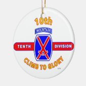 10E MOUNTAIN-AFDELING "KLIM TOT GEHEUGEN" KERAMISCH ORNAMENT (Links)