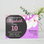 10e verjaardag bowlingfeest paarse roze kaart (Staand voorkant)