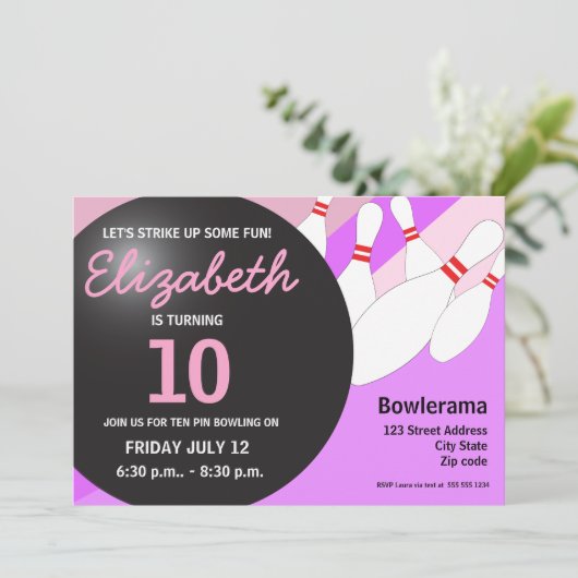 10e verjaardag bowlingfeest paarse roze kaart (Staand voorkant)