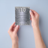 10e verjaardag zilveren glitter budgetuitnodiging flyer (Hand)