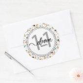 11-maands-Baby en ballonnen Ronde Sticker (Envelop)