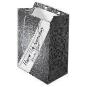 11e Jubileum staal Medium Cadeauzakje (Voorkant Gekanteld)