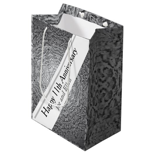 11e Jubileum staal Medium Cadeauzakje (Voorkant Gekanteld)