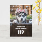 11e verjaardag Schattige en grappige husky in badk Kaart (Gele Bloem)