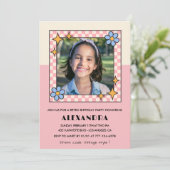 11e verjaardag uitnodiging Retro Groovy Pink Flowe (Staand voorkant)