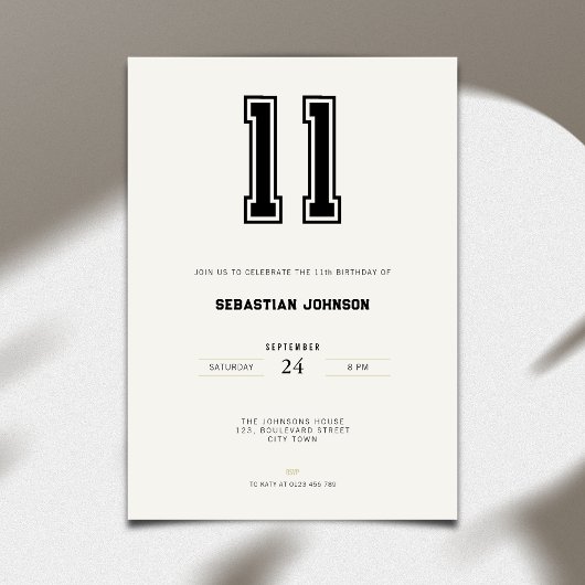11th Birthday Invitation - Minimal Sport Style Kaart