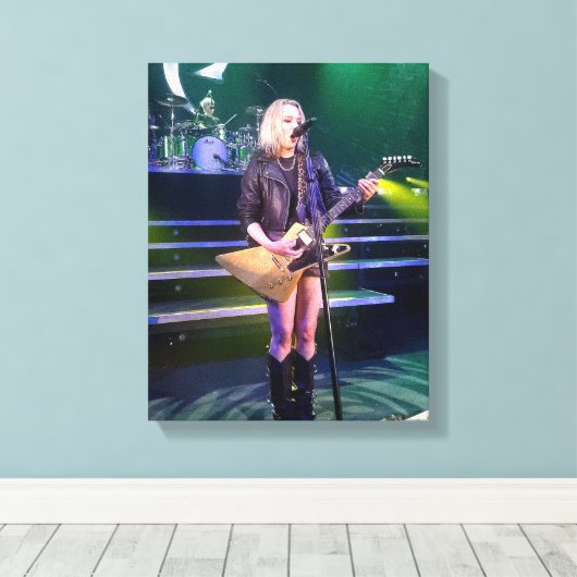11x14 Lzzy Hale Halestorm Canvas Rock N Roll (Insitu (Houten vloer))
