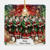 12 Dagen van Kerstmis Elf Pipers Piping Keramisch Ornament (Achterkant)