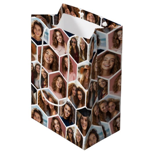 12 Photo Collage - funky hexagon honingraat Medium Cadeauzakje (Voorkant Gekanteld)