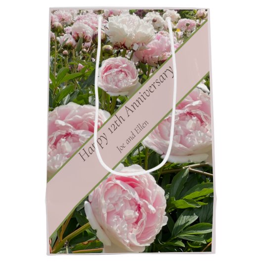 12e bruiloft Jubileum, pioenroos bloem Medium Cadeauzakje (Achterkant)