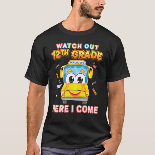 12e klas hier kom ik 12e schoolbus t-shirt (Voorkant)