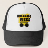 12e klas vibes Shirt terug naar school eerste dag Trucker Pet (Voorkant)