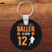 12e verjaardag basketbal - deze baller is nu 12 sleutelhanger (Voorkant)