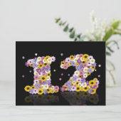 12e verjaardag, met bloembranen kaart (Staand voorkant)