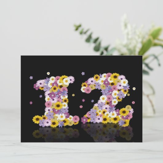 12e verjaardag, met bloembranen kaart (Staand voorkant)