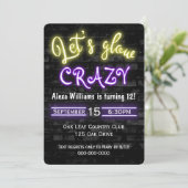 12e verjaardag Neon Glow Sign on Brick Wall Kaart (Staand voorkant)