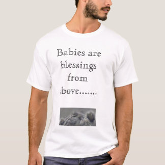 134479695, baby's zijn zegeningen van bovenaf..... t-shirt