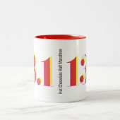 13.1 Halve marathon Running Bold Geel Rode Tekst Tweekleurige Koffiemok (Center)