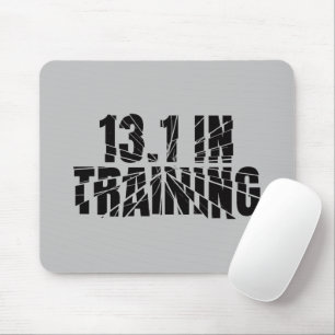 13.1 In opleiding met een halfslager gebroken glas Muismat