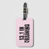 13.1 In Training Halve Marathon Hardloper Gebroken Bagagelabel (Voorkant (verticaal))