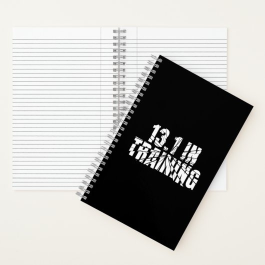 13.1 in training halve marathon lopen gebroken woo notitieboek (Binnen)