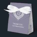 13 jaar durf bruiloft hart dank je Favor Box Bedankdoosjes<br><div class="desc">Lace bruiloft party bedankt je cadeaudoos. Personaliseer met jouw naam. Geweldig om een aanraking met een 13e trouwdag-feest op een persoonlijke plek toe te voegen, diners en informele bijeenkomsten. Ideale cadeauverpakking voor gunsten of om te plaatsen op receptietafels of feesttafels gevuld met snoepjes of cadeaus. Ik zou ook een leuk...</div>