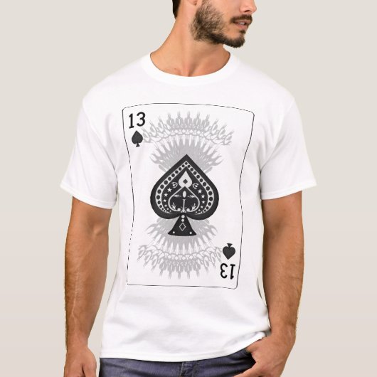 13 van de schoppen: Fictionele afspeelkaart: Witte T-shirt (Voorkant)