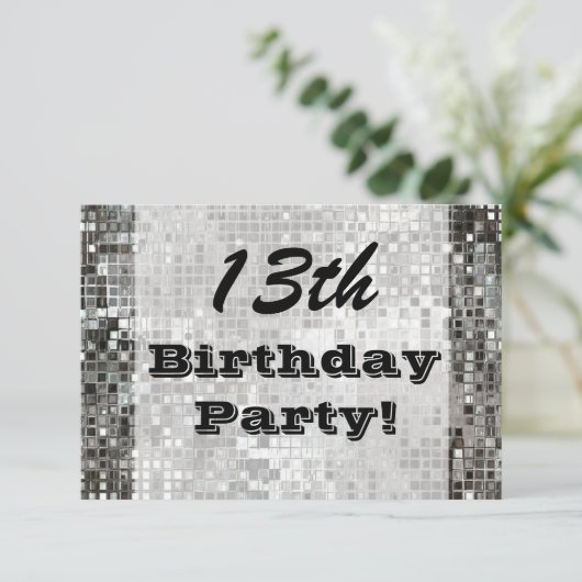 13e of een andere leeftijdscategorie-dag-uitnodige kaart (Staand voorkant)