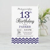 13e uitnodiging van de Birthday Navy Blue Chevron (Staand voorkant)