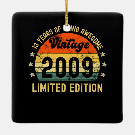 13e verjaardag  2009 beperkte uitgave keramisch ornament (Achterkant)