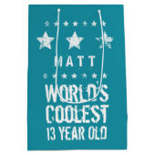 13e verjaardag 's werelds oudste 13-jarige Blauwgr Medium Cadeauzakje (Achterkant)