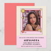 13e verjaardag uitnodiging Retro Groovy Pink Flora (Voorkant / Achterkant)