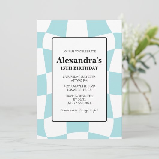 13e verjaardag uitnodigingen Retro Checkered Blue (Staand voorkant)