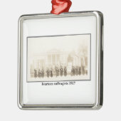 14 Suffragisten, 1917 Metalen Ornament (Links)