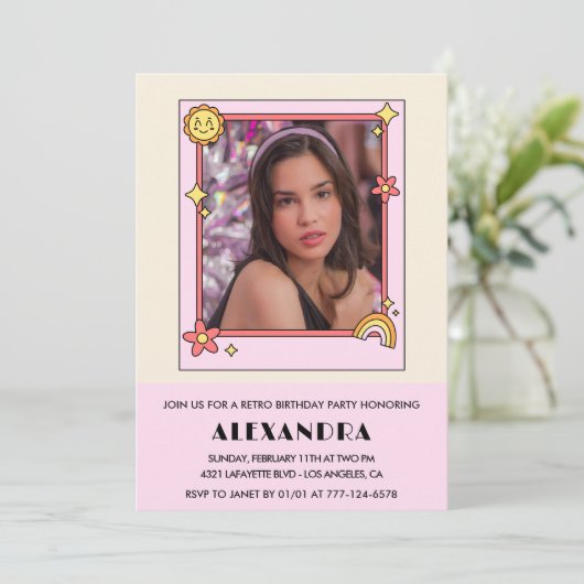 14e verjaardag uitnodiging Retro Groovy Pink Flora (Staand voorkant)