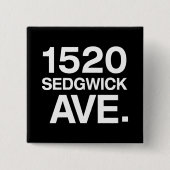1520 SEDGWICK AVE. VIERKANTE BUTTON 5,1 CM (Voorkant)