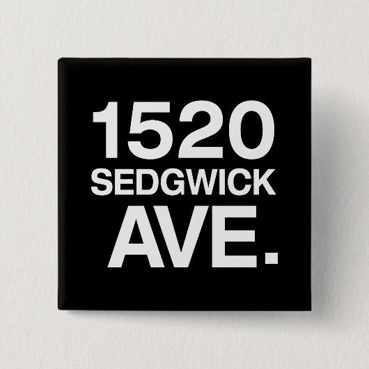 1520 SEDGWICK AVE. VIERKANTE BUTTON 5,1 CM (Voorkant)
