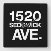 1520 SEDGWICK AVE. VIERKANTE KLOK (Voorkant)