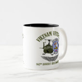 162e AHC met vleugels en UH-1-helikopter Tweekleurige Koffiemok (Voorkant rechts)