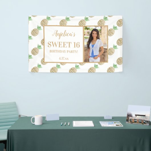 16 Birthday Gold White Pineapple Foto Spandoek (Beurs)