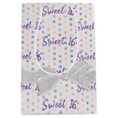 16-jarige borst op pokadots medium cadeauzakje (Voorkant)