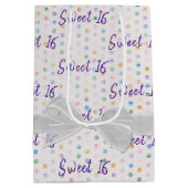 16-jarige borst op pokadots medium cadeauzakje (Achterkant)