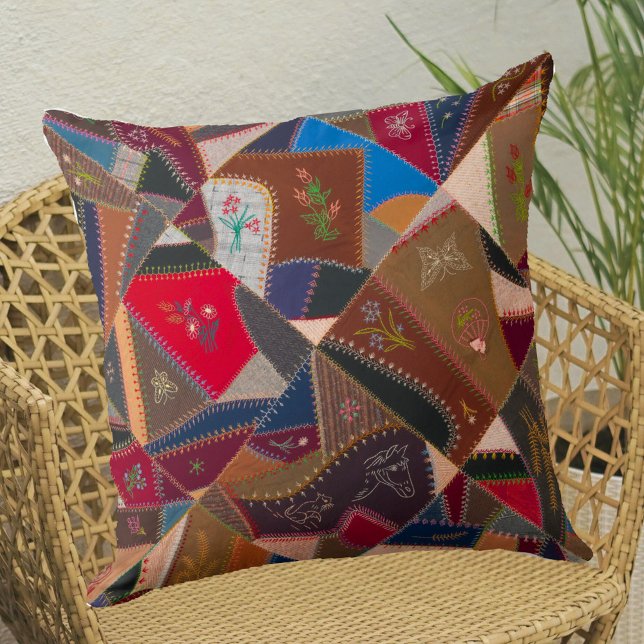 16" Patchwork Gek Quiltpatroon Elegant Kussen (Add style and color to your space with this vintage patchwork quilt pattern accent pillow.)