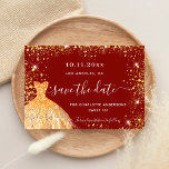 16 rode gouden jurk, fijn save the date<br><div class="desc">Een meisje en trendy Save the Date Card for a Sweet 16, 16th verjaardagsfeestje. Een stijlvolle rode achtergrond met gouden kleurige faux glitter sparkles en een jurk. Pas een datum en een naam/leeftijd aan en voeg deze toe. De tekst: Sparen de Datum wordt geschreven met een groot trendy hand lettered...</div>