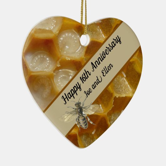 16de Jubileum van de Weddenschap, Wax Keepasje Hea Keramisch Ornament (Rechts)