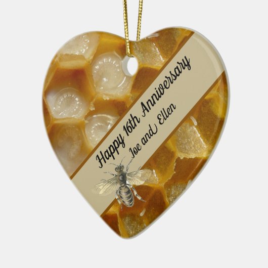 16de Jubileum van de Weddenschap, Wax Keepasje Hea Keramisch Ornament (Links)