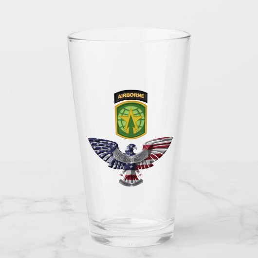 16e brigade van de Militaire Politie aan de voorzi Glas (Voorkant)