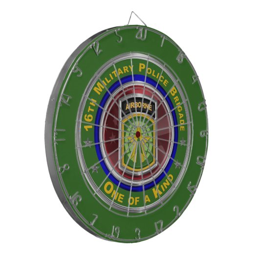 16e brigade van de militaire politie dartbord (Voorkant Links)