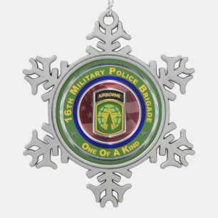 16e brigade van de militaire politie tin sneeuwvlok ornament