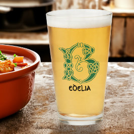 16e eeuw Celtic Knot Decorative Capital B Glas